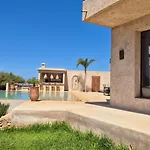 Lalla Essaouira, Villa Najma Avec Piscine Pour 15 Personnes